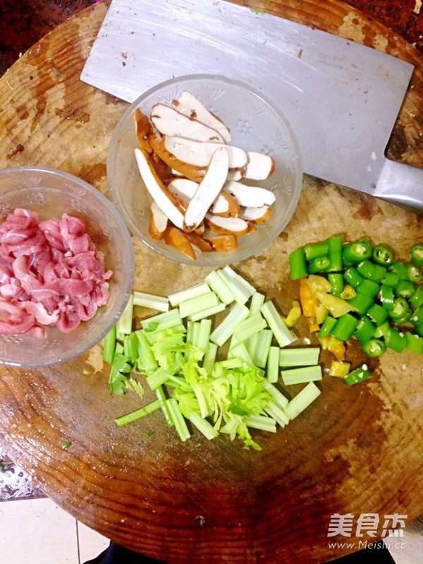 Celery Dry Rice Bowl recipe