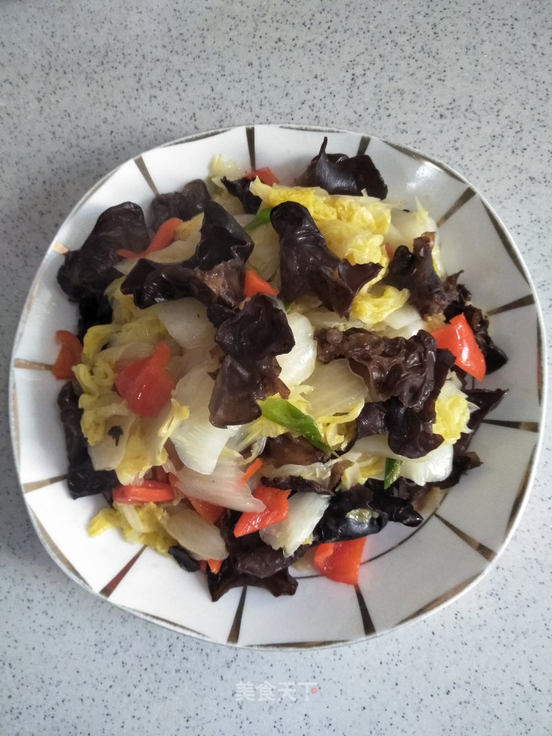 Stir-fried Bell Pepper with Cabbage Fungus recipe