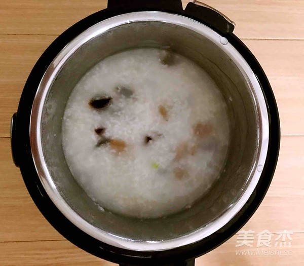 Congee with Preserved Egg and Lean Meat recipe