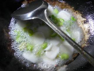 Stir-fried Rice Cake with Lettuce and Broad Beans recipe