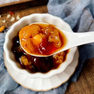 Stewed Tremella with Saponaria and Peach Gum recipe