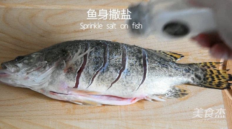 The Practice of Adding Freshness to Freshness-steamed Mandarin Fish recipe