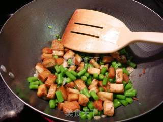 Stir-fried Cowpea with Bacon and Dried Tofu recipe