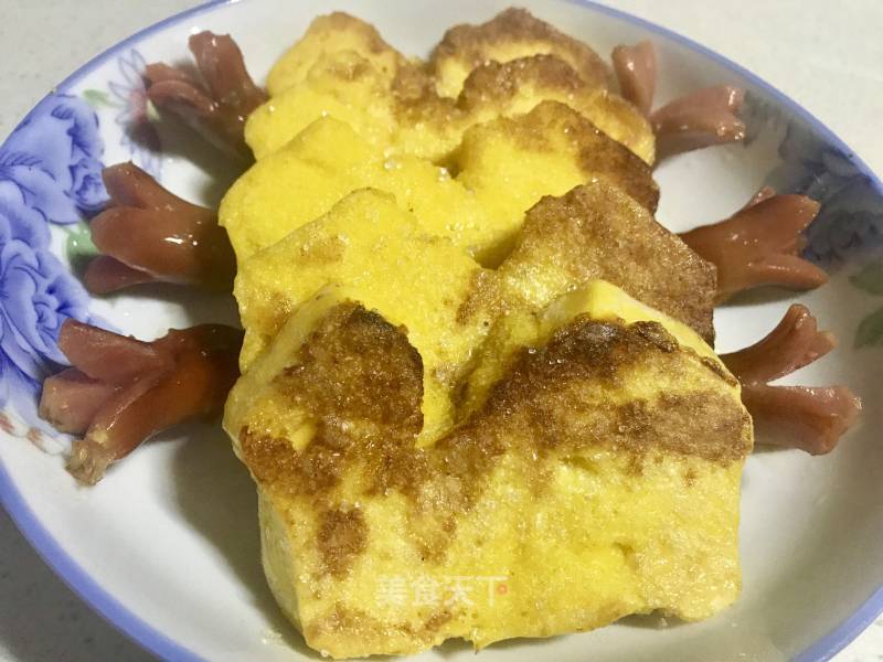 Steamed Bun Slices and Crispy Sausage