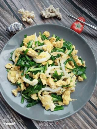 Scrambled Eggs with Leek and Whitebait recipe