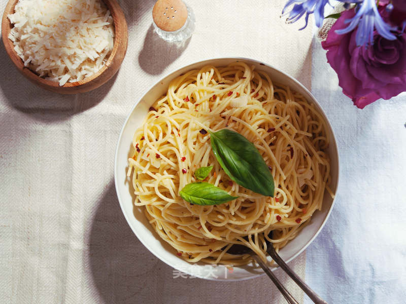 Pasta with Garlic and Olive Oil recipe