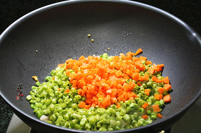 Stir-fried Pork with Carrots and Carrots recipe