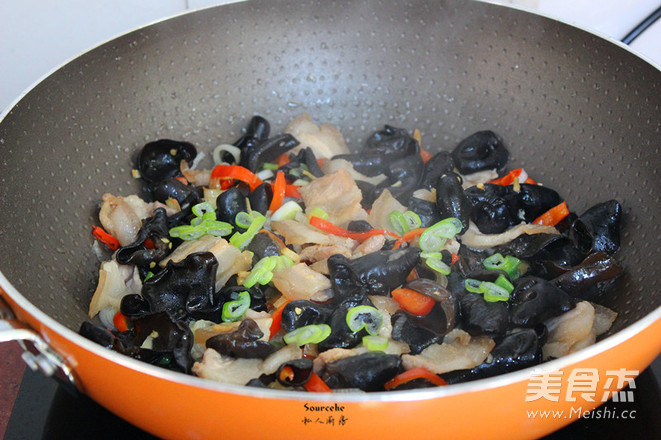 Stir-fried Pork Belly with Spicy Fungus recipe