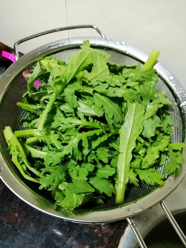 Fried Noodles with Chrysanthemum recipe