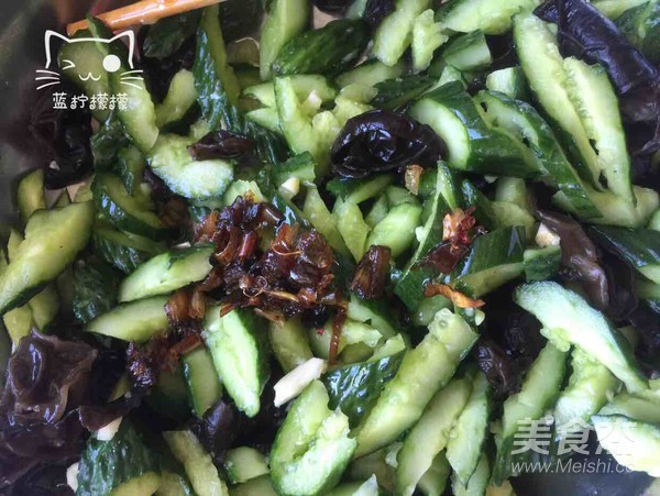 Fungus Mixed with Cucumber recipe