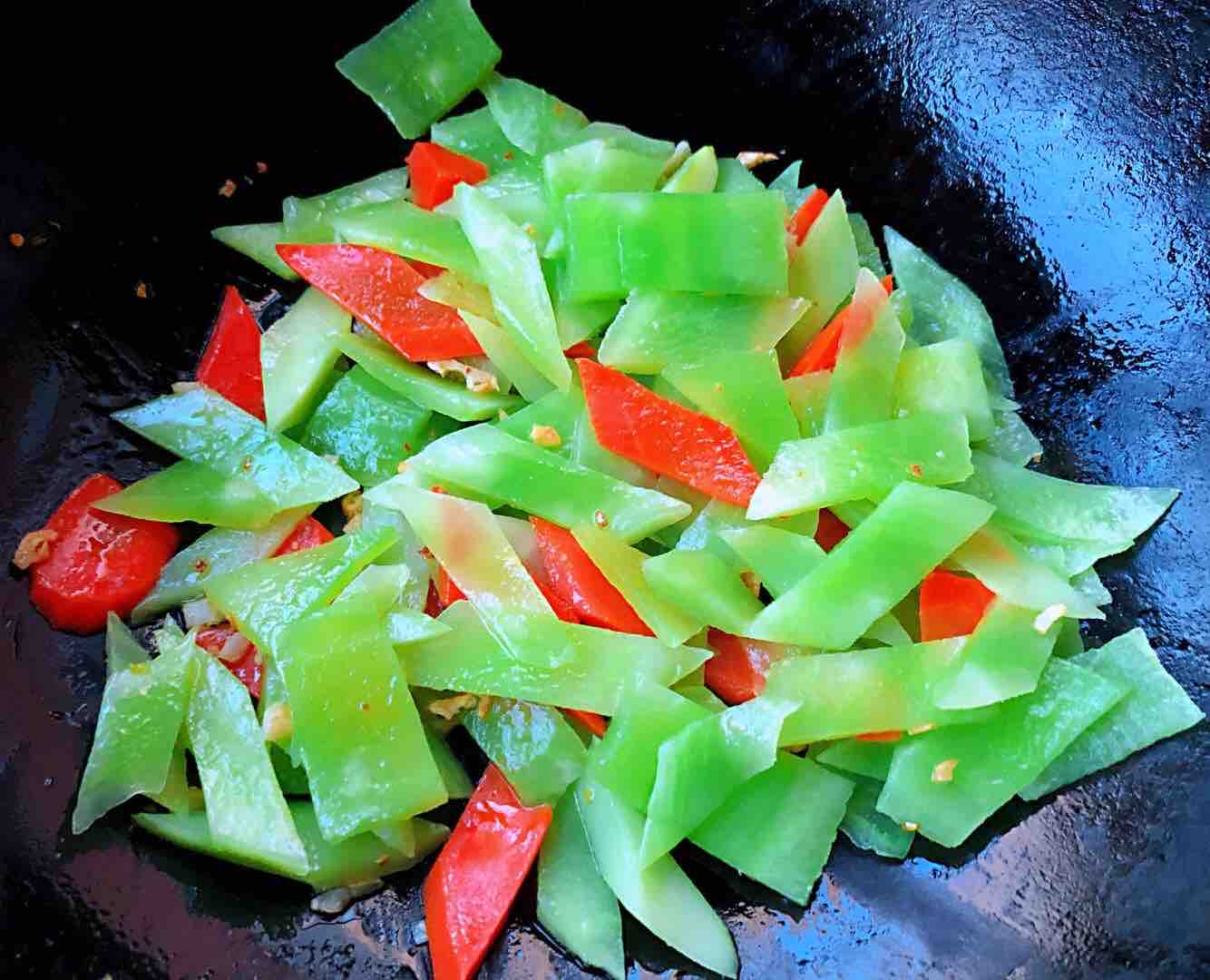 Scallops Fried Lettuce and Carrot Fungus recipe