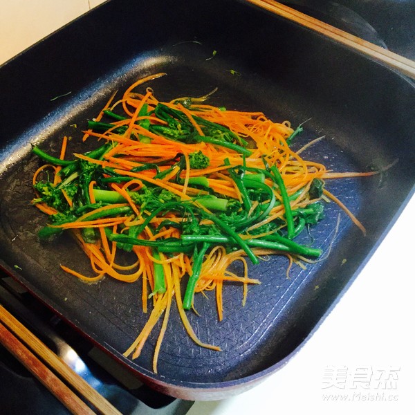 Stir-fried Hor Fun with Choy Sum recipe