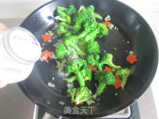 Stir-fried Broccoli with Garlic recipe