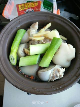 Bone Fragrant Stewed Trotter recipe