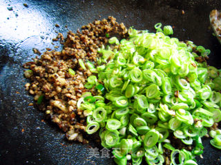 Stir-fried Beans with Green Pepper and Minced Pork recipe