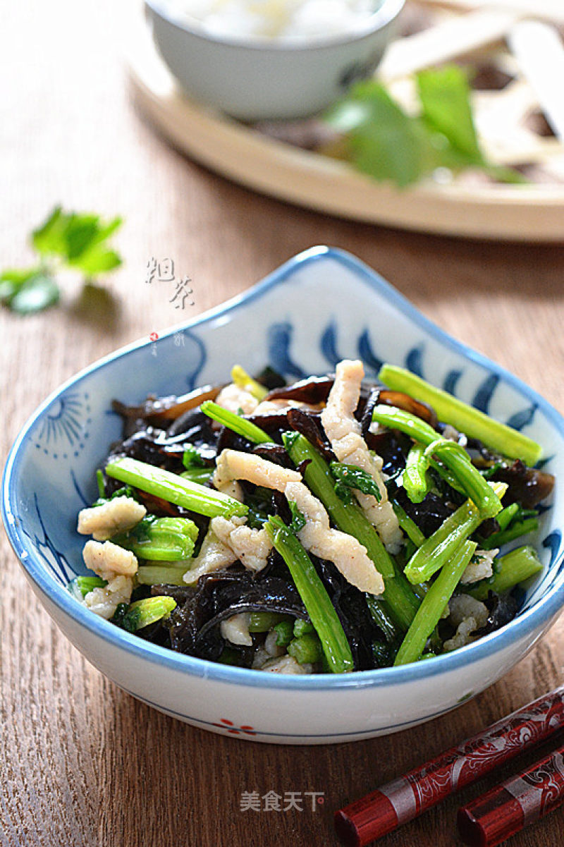 Stir-fried Shredded Pork with Celery and Fungus recipe