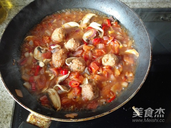 Spaghetti with Meatballs in Tomato Sauce recipe