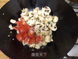 Braised Noodles with Tomatoes and Mushrooms recipe