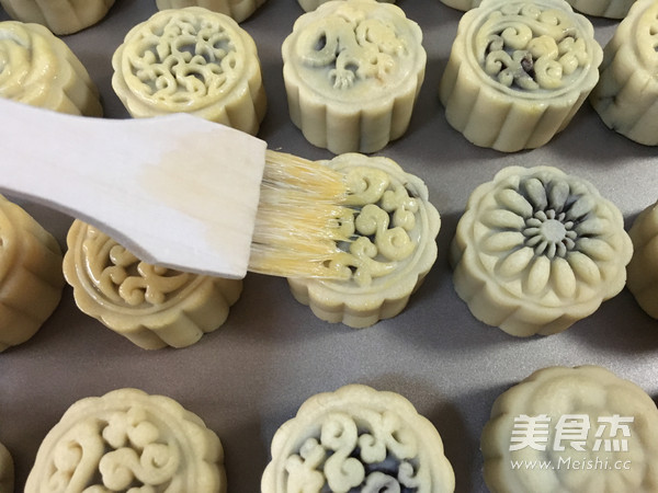 Cantonese Egg Yolk Bean Paste Mooncake recipe