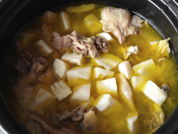 Stewed Spring Bamboo Shoots with Oil Chicken recipe