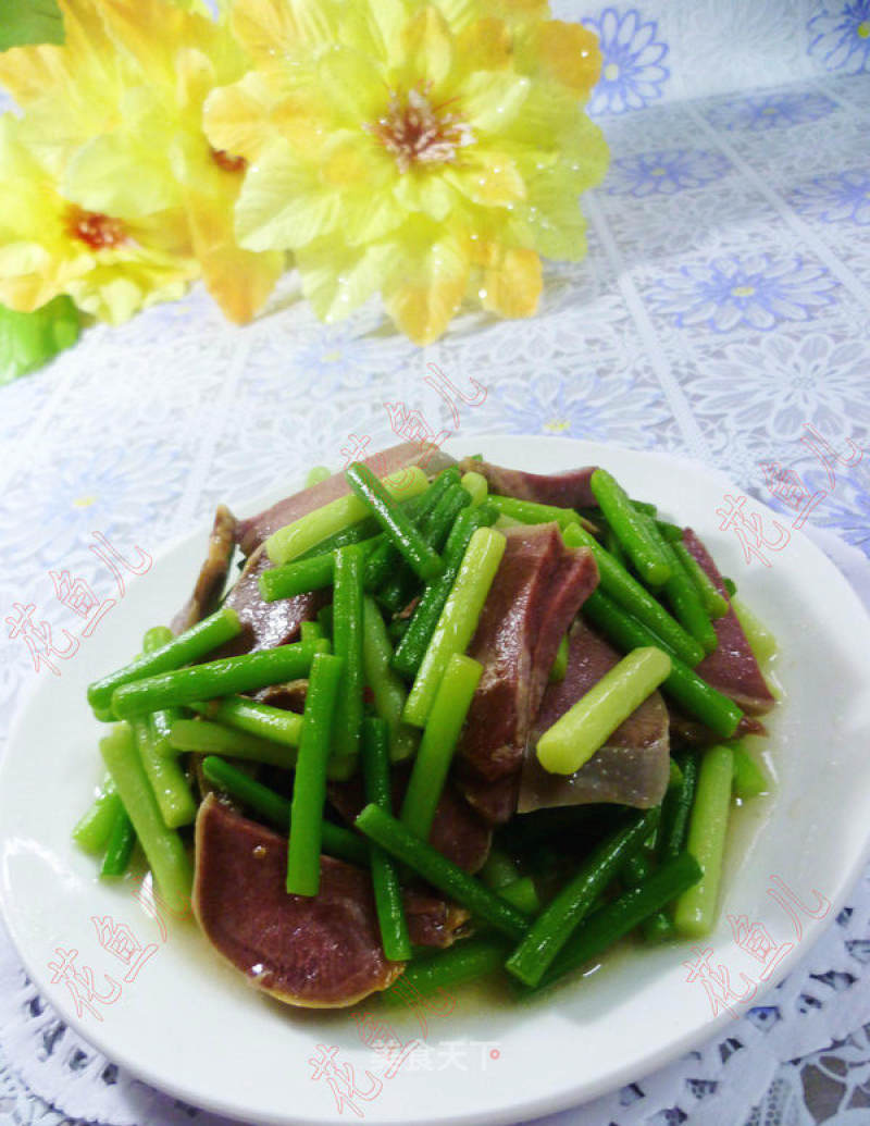 Stir-fried Pork Tongue with Garlic Sprouts recipe