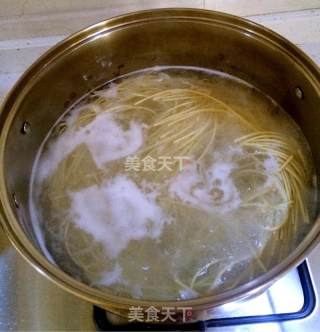 Hot Noodles with Sesame Paste recipe