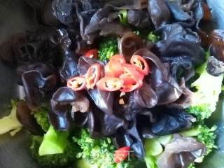 Broccoli with Fungus recipe