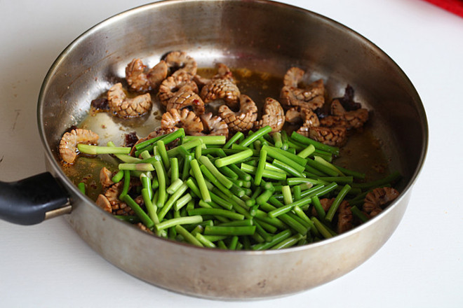 Stir-fried Kidney with Garlic Stalks recipe