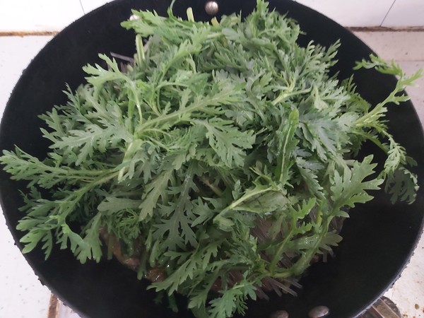 Stewed Mackerel with Chrysanthemum Vermicelli recipe