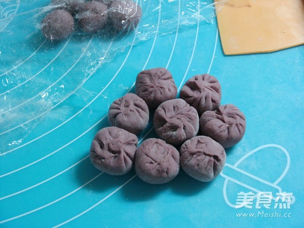 Fancy Steamed Dumplings with Purple Grape Steamed Dumplings recipe