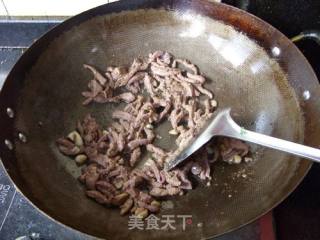A Good Dish for Nourishing Blood ----- Stir-fried Pork Liver with Spinach recipe