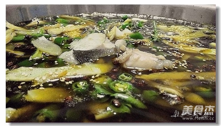 Green Pepper and Frog Fish Hot Pot recipe