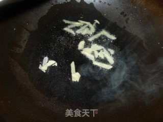 Chrysanthemum Crucian Carp Tofu Soup recipe