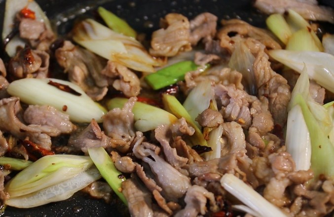 Stir-fried Lamb with Green Onions, A Nourishing Product for Autumn recipe