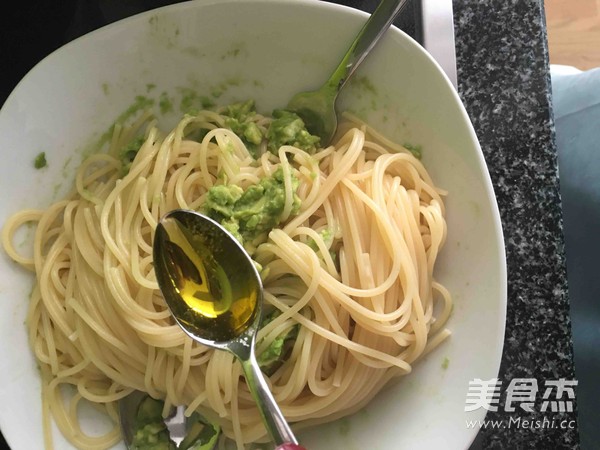 Pasta with Chicken and Avocado recipe