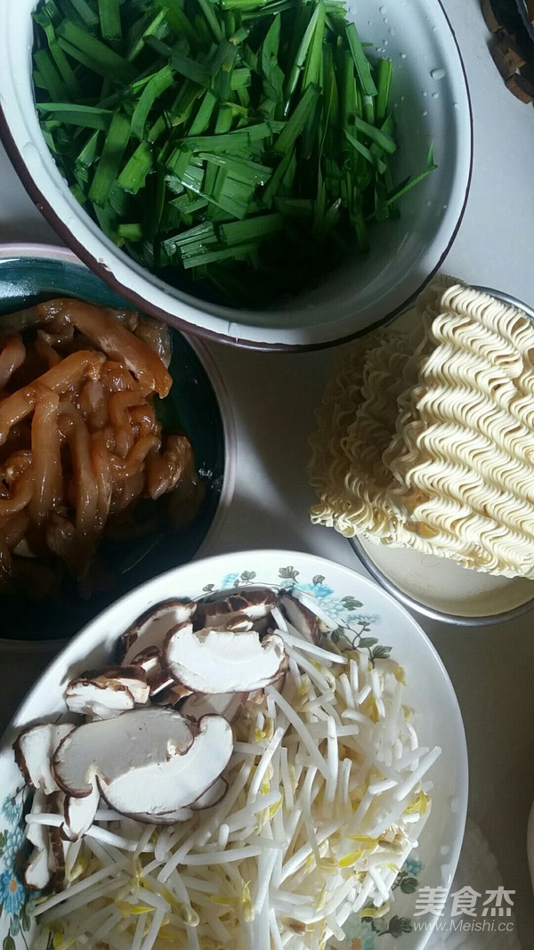 Hong Kong Style Fried Noodles with Soy Sauce recipe