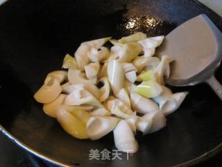 Spring Seasonal Vegetables-braised Bamboo Shoots in Oil recipe