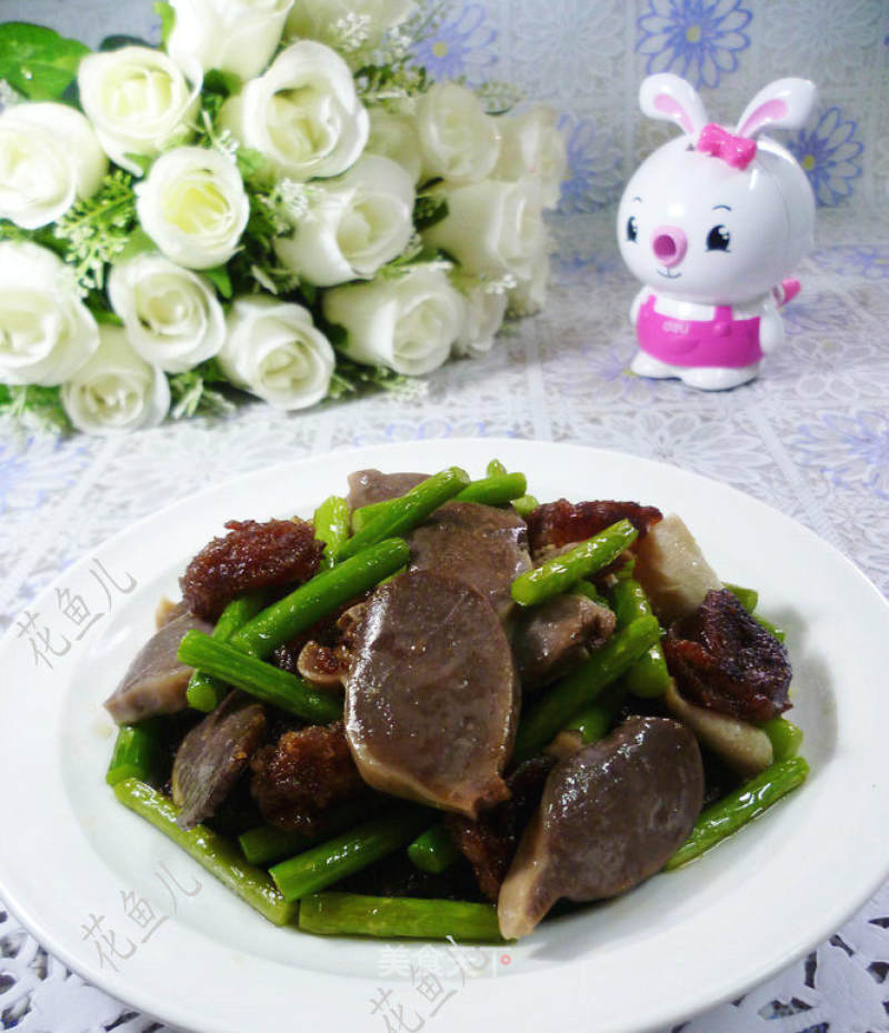 Stir-fried Goose Gizzards with Garlic Spicy Sausage recipe