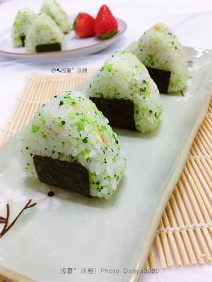 Small Fresh Triangle Rice Ball🍙 recipe