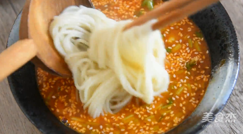 The Chef Teaches You How to Make Chongqing Noodles recipe