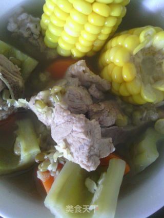 Preference The Taste of Bitter Gourd-corn Bitter Gourd Mung Bean Spine Soup recipe