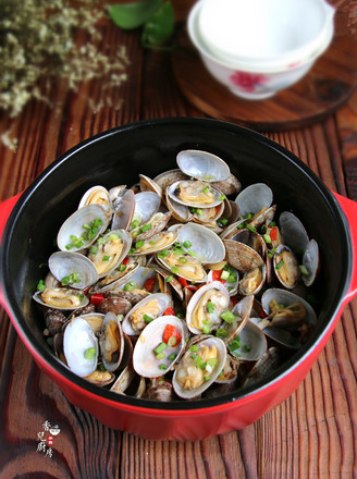 Clams with Minced Meat and Vermicelli in Clay Pot recipe