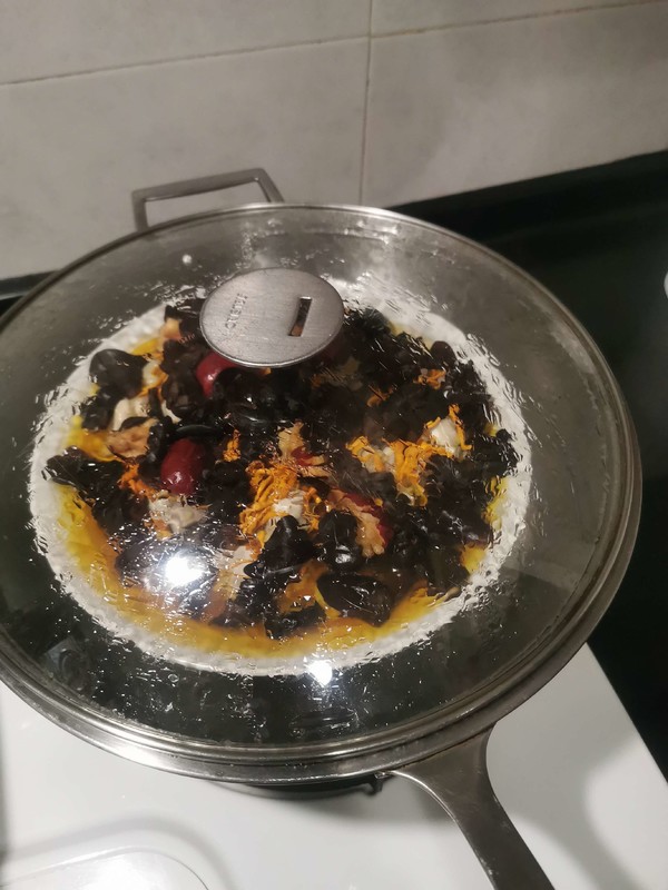 Steamed Chicken with Cordyceps Flower and Fungus recipe