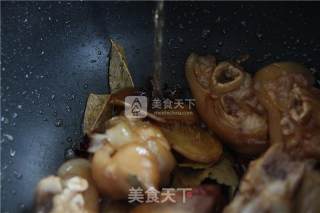 Beautiful Meet-braised Pig's Trotters recipe