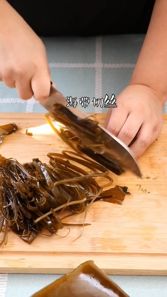 Hot and Sour Kelp Shreds recipe