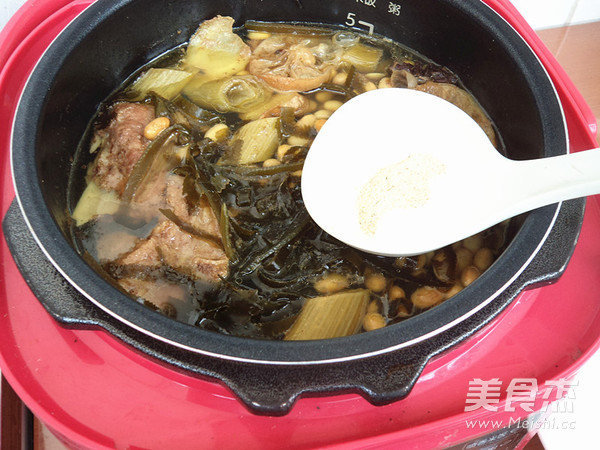 Seaweed Soy Pork Ribs Soup recipe