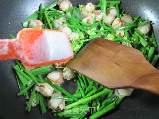 Stir-fried Scallop Meat with Chives recipe