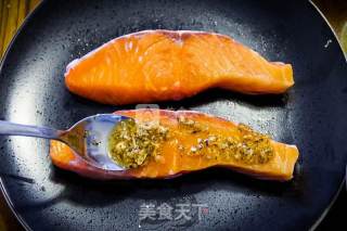 #aca烤明星大赛# Grilled Salmon with Basil Pesto recipe
