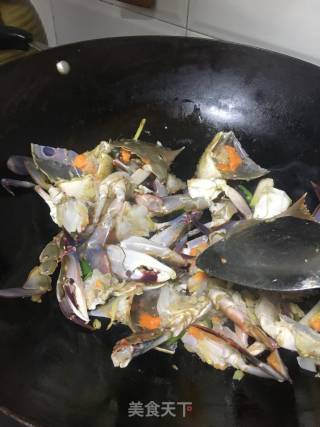 Stir-fried Crab with Ginger and Green Onion recipe