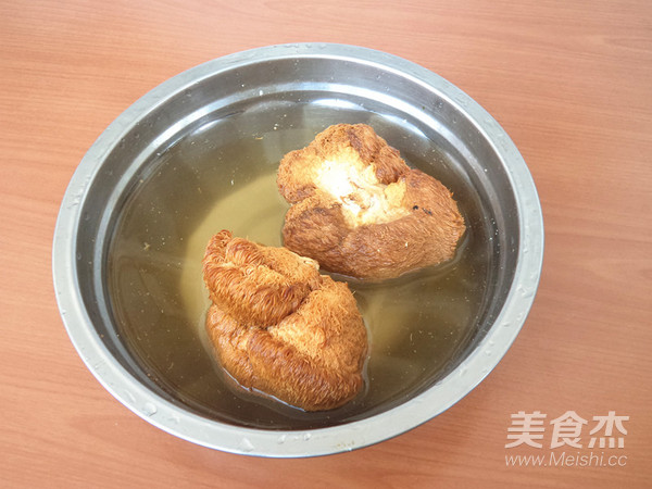 Beef Balls in Claypot with Hericium recipe